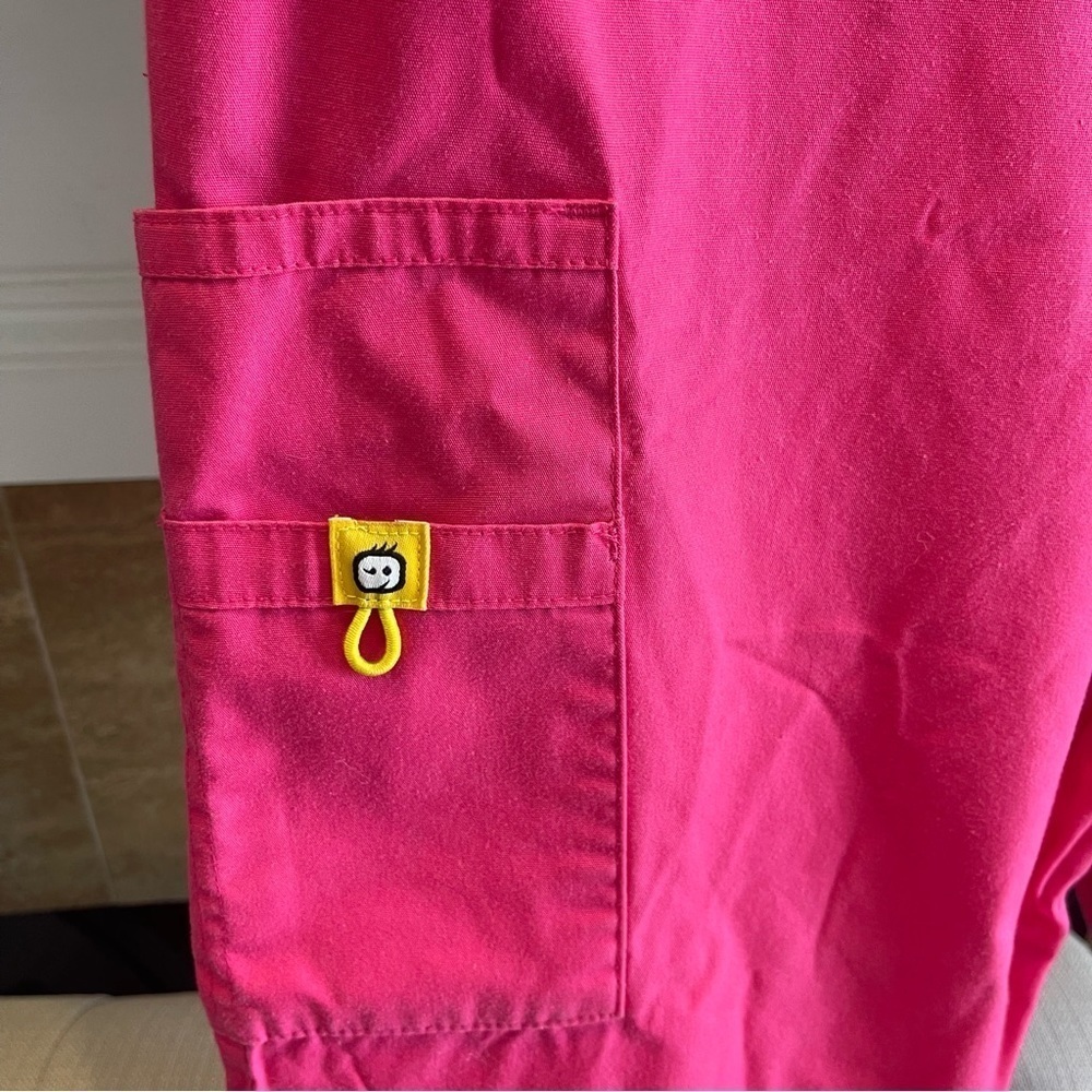 AL: Spread Good Cheer Scrub Pants Women’s M Hot Pink Pant Scrubs Medical pockets - Picture 5 of 10